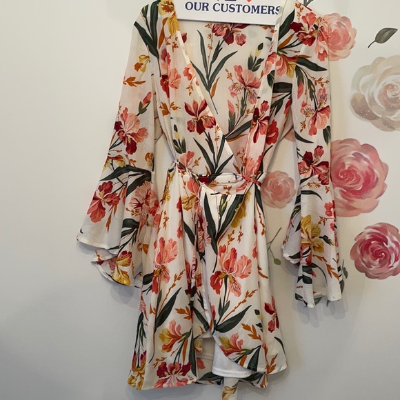 Floral wrap dress with sleeves - Picture 1 of 4
